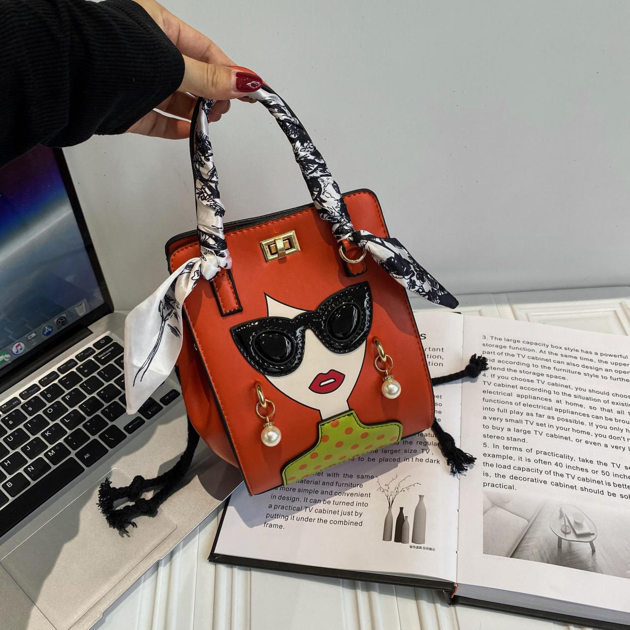 

Japan and South Korea Spice Girl style handbag women 2025 new personality beautiful woman shoulder messenger bag foreign trade Internet celebrity tote чорний