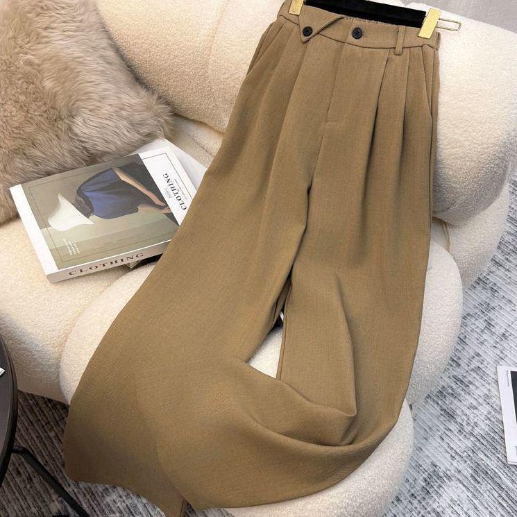 Fialová vesta a oblek na jaro/podzim 2025: Elegantní silueta se sakem, vestou a kalhotami