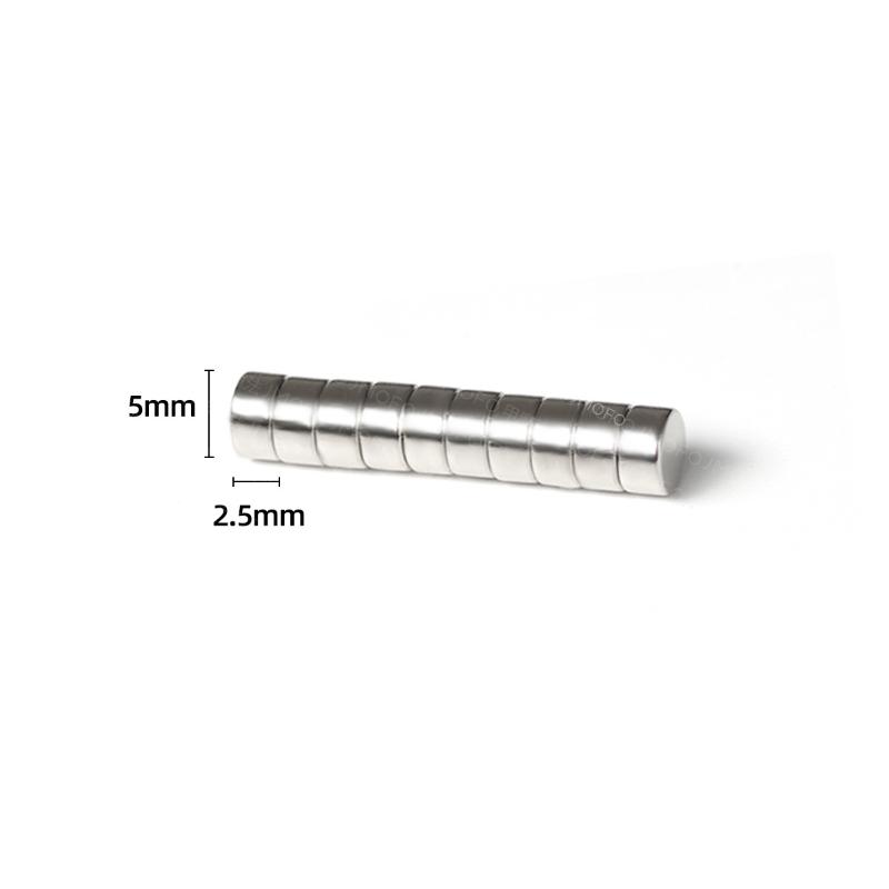 10 szt. Mini Magnes do Paznokci Magnetyczny Płaski Okrągły Magnes do Lakieru Hybrydowego UV Cat Eye Brokatowy Efekt Narzędzia Lokator Cążek do Paznokci Manicure Design