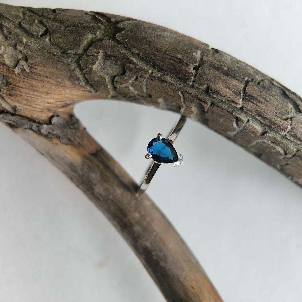 Silberring mit Saphir nano 0,517 ct, Gewicht des Artikels 2,1 g (2195108)