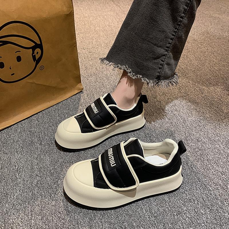 

Наступая на дерьмо, чувствуешь себя толстой подошвой, маленькие белые туфли, женская обувь 2025 года, новая весенняя женская обувь, нескользящая обувь для беременных женщин на плоской подошве с липучками 40 чёрный