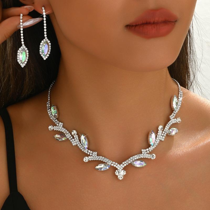 Leaf Flowing Fringe Necklace - Luxury Court Style Choker - New Retro Elegant Accessories Set for Women