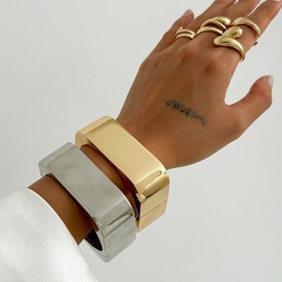 Europäisches und amerikanisches Armbandset mit unregelmäßiger Legierung und breiter Oberfläche