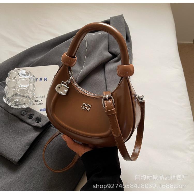 

Crescent moon bag women s 2025 new fashion retro handbag small bag Korean version niche commuter shoulder messenger bag коричневый