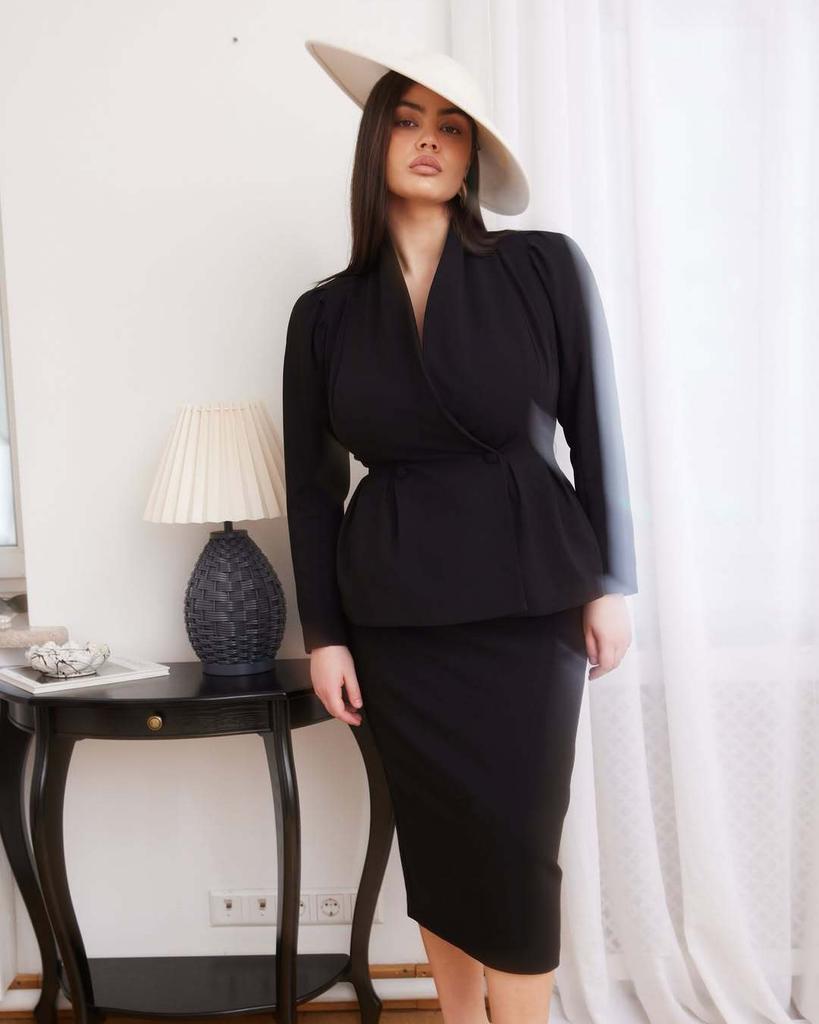 Dámská bílá halenka s V-výstřihem a nabíranými rukávy se sadou sukně slim fit, elegantní kancelářské oblečení