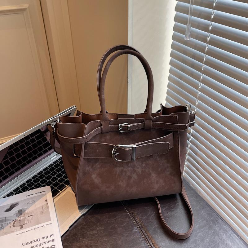 Retro small bag women's autumn and winter new simple fashion messenger bag casual portable commuter bucket bag