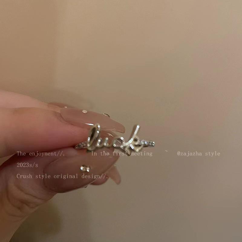 Niche Design Butterfly and Snake Rings: Stylish High-End Jewelry Set for Trendy Girls