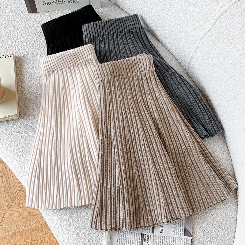2025 Autumn/Winter Elegant Wool Knit Maternity Pleated High-Waisted A-Line Short Skirt