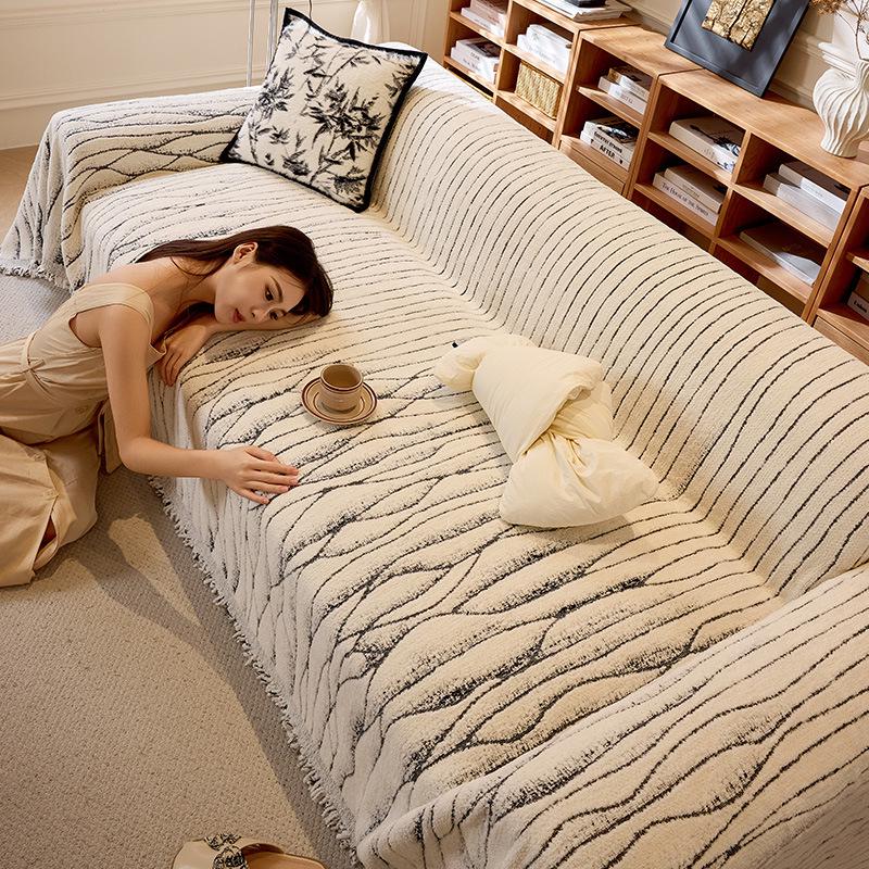 High-End Cream Cat Scratch Resistant Sofa Cover – Four Seasons Universal Thickened Blanket Style