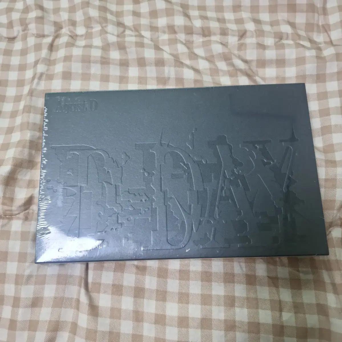 

Sealed Unopened) Sugar Album Agustd d-day (version 1) Bulletproof Album