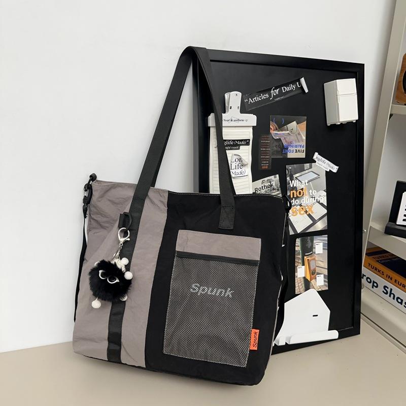 

Школьная сумка Сумка через плечо Женская сумка Летняя новая модная контрастная цветная Сумка на плечо Большая вместимость Повседневный женский рюкзак черный серый