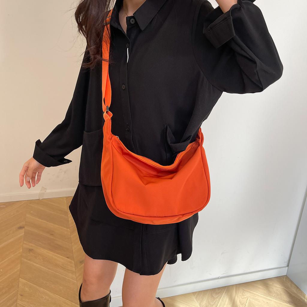 Nylon cloth bag casual versatile women's new class large capacity lightweight shoulder messenger bag