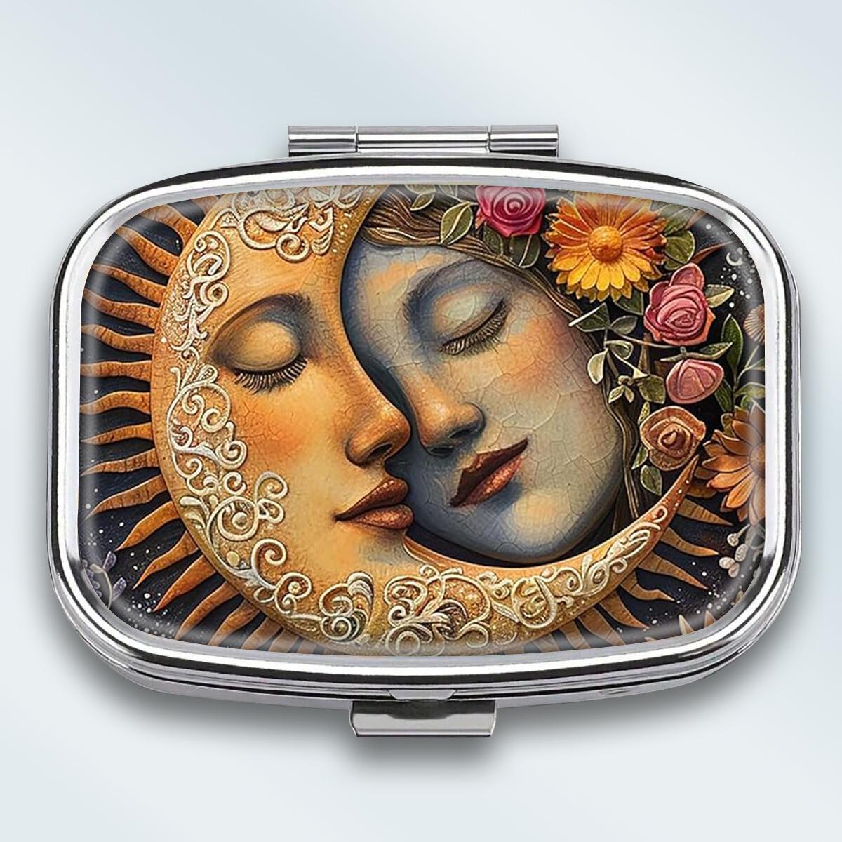 

Portable Pill Box with 2 Compartments, Mini Metal Medicine Organizer Case, Cute Printed Pill Container for Vitamins, Pills, Jewelry, Travel, Daily Use різнокольоровий