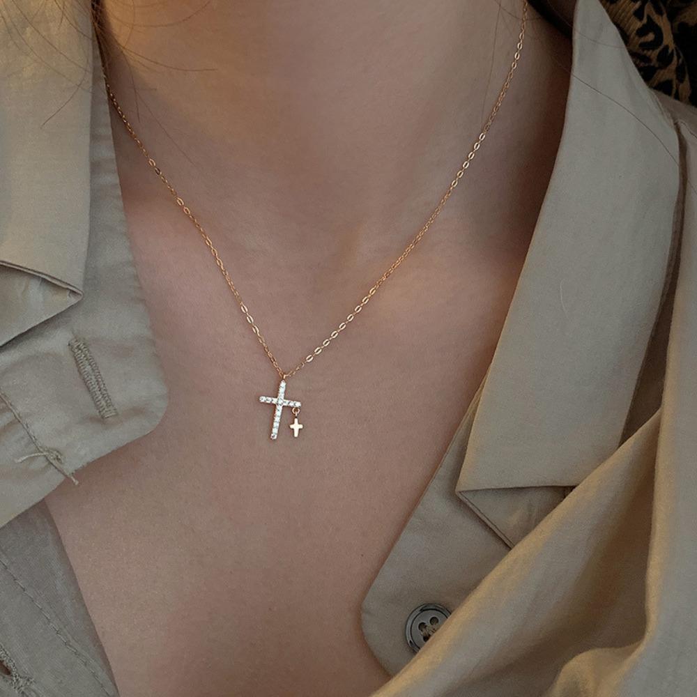 New Simple Zirconia Cross Trend Niche Creative Light Luxury Pendant Necklace Women's Clavicle Chain Fashion Pendant Accessories