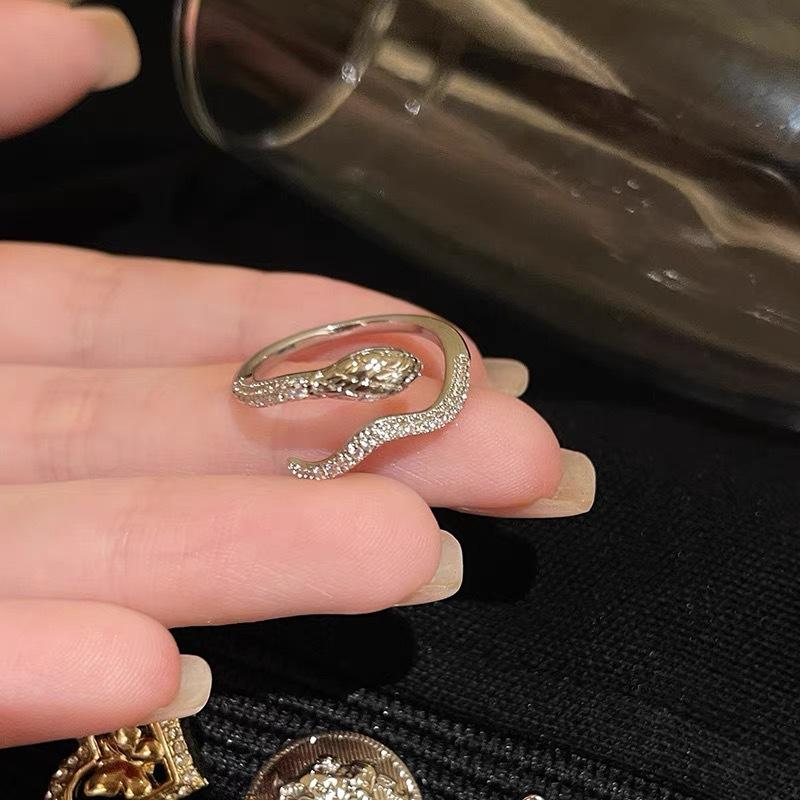 Female Personality Serpentine Mouth Cold Wind Versatile Ring