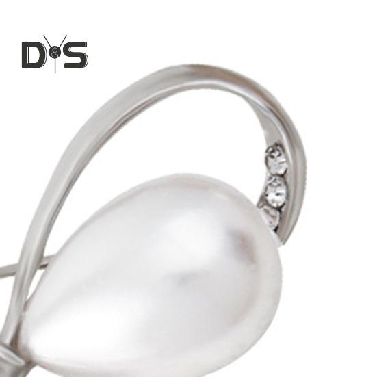 Women Brooch Faux Pearl Hollow Bow Decor Stainless Exquisite Vintage Anti-slip Wear-resistant Coat Collar Hat Scarf Decoration Clothes Pin Garment