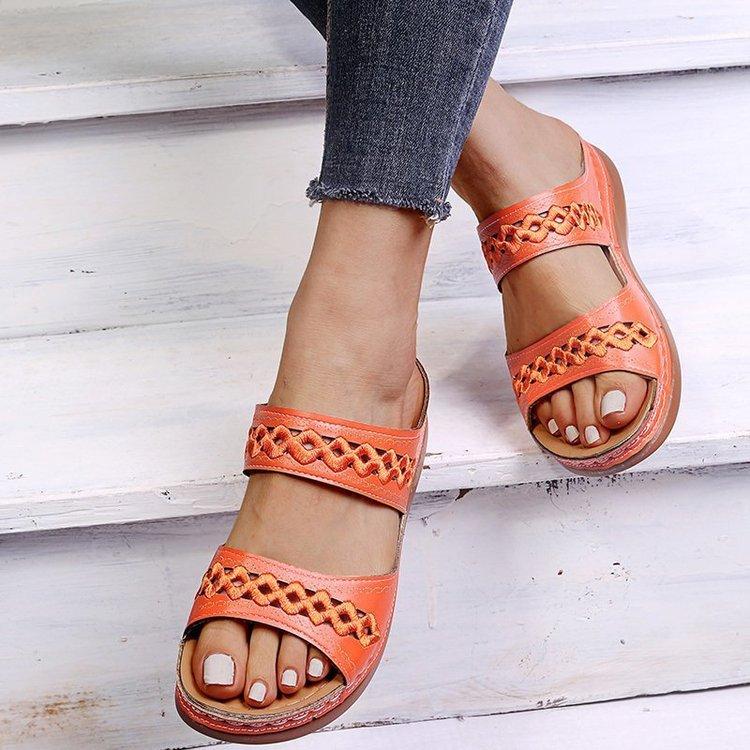 European and American foreign trade large size slope heel thick bottom hollow slippers women's round head light casual one-pedal sewing line slippers