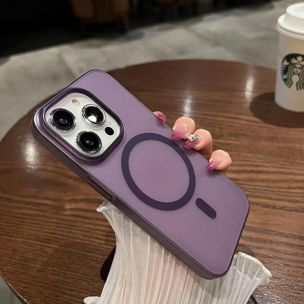 Applicable to iPhone16 magnetic mobile phone case Apple 17PROMAX ice mist skin matte magnetic suction ultra-thin PC anti-drop