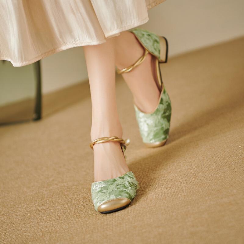 Sommer Damen Hohlsandalen Koreanische Version Gummi Weichsohle Schnalle Flachsohlige Sandalen Damen Rundkopf Übergröße Schuhe Neue Damenschuhe