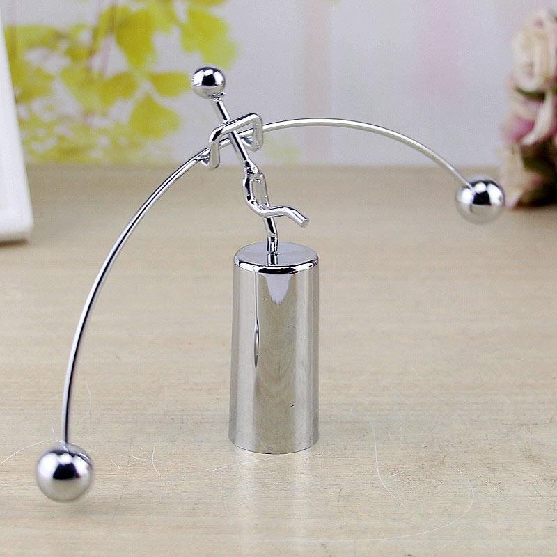 Newton Pendel Wiege Kreative Balance Iron Man Ball Handwerk Ornament Tumbler Kinder Geschenk Schreibtisch Spielzeug Hause Dekoration Zubehör