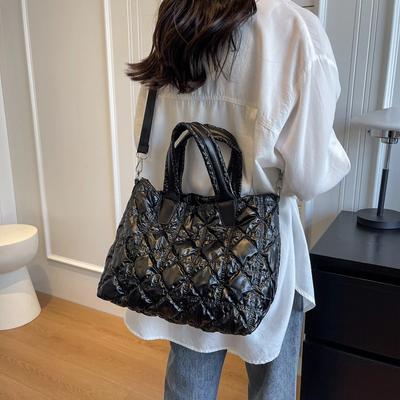 Modna torba crossbody damska błyszcząca jednolita casualowa nylonowa o dużej pojemności torebka pikowana wyściełana podróżna torba shopper