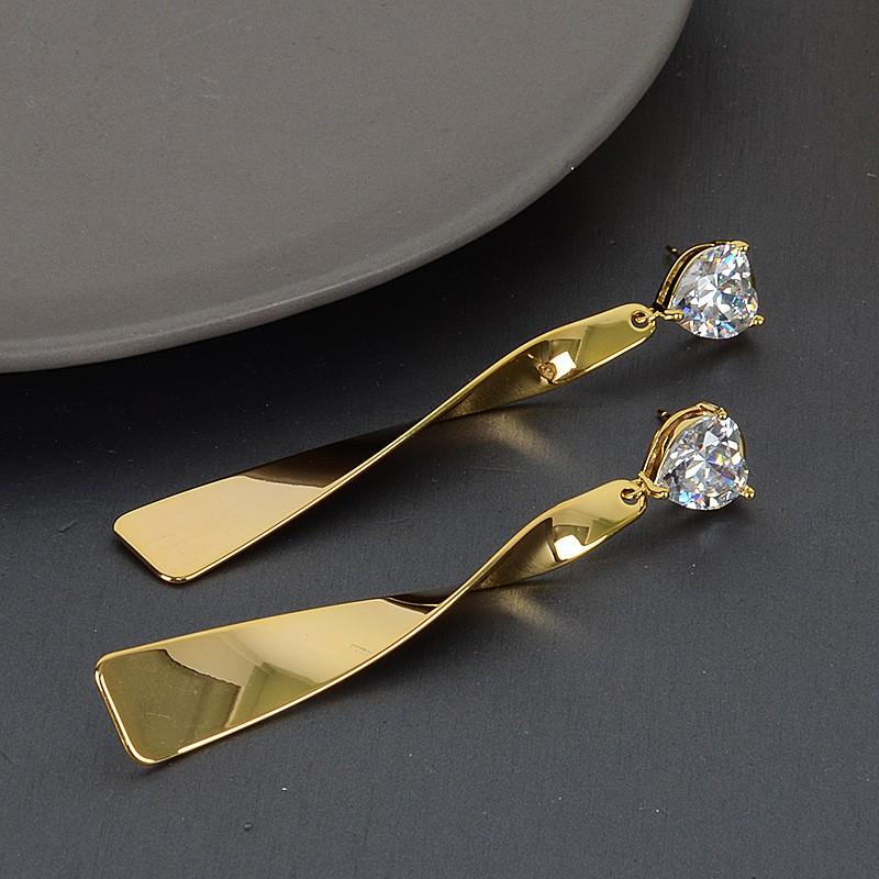 Minimalist Geometric Metal Stud Earrings Women Elegant Gold Tone Lightweight Daily Wear