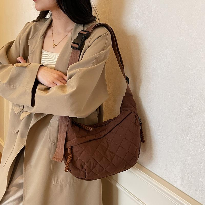 Large Capacity Commuter Shoulder Bag Women's Rhombic Lightweight Crossbody Bag