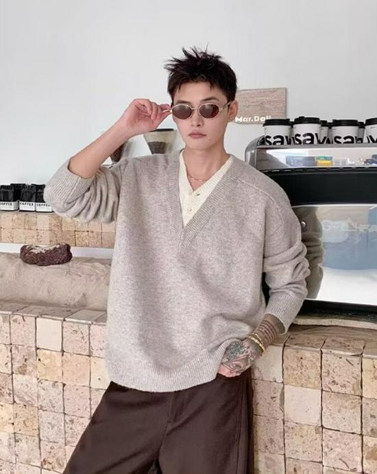 Men s Retro V-Neck Arctic Fleece Knit Sweater – Two-Piece, Long Sleeve Pullover for Autumn/Winter. L