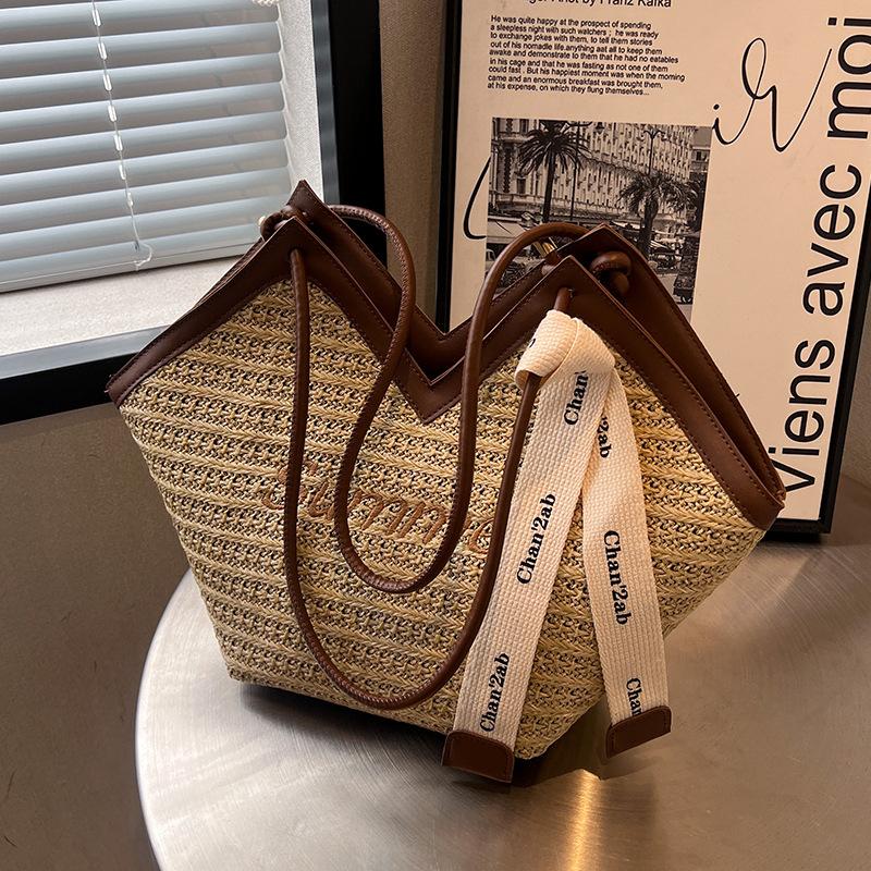 Straw Bag Women's Large Capacity 2025 New Summer Versatile Shoulder Woven Bag Texture Popular Tote Bag