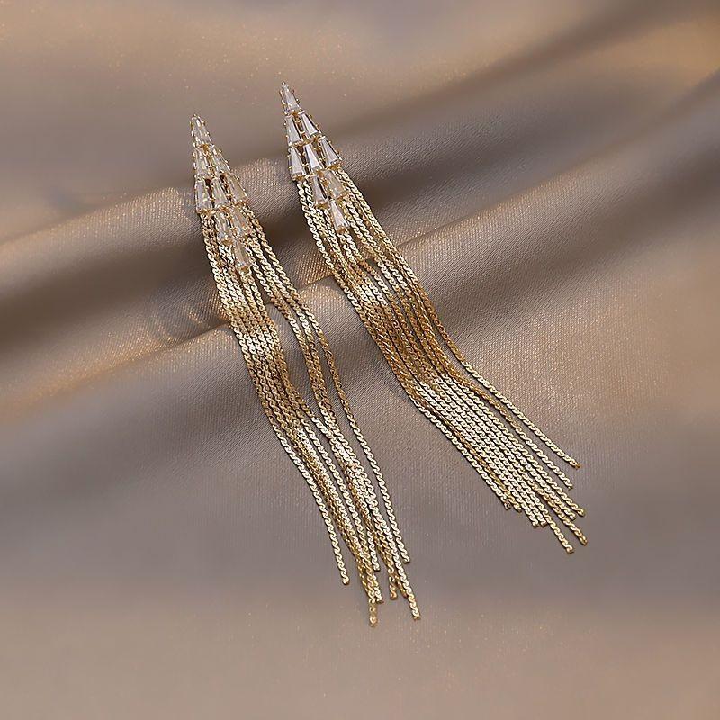 Niche fashion design sense long chain fringed earrings, silver needle light luxury versatile super flash earrings women 925 silver needle