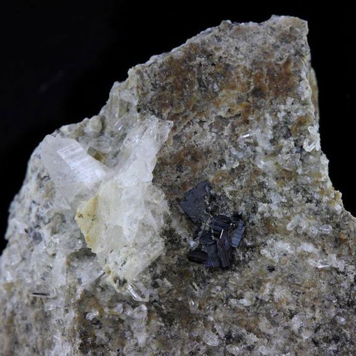 Pierres et Minéraux. Brookite. 664.0 ct. Jarrier, Maurienne, Savoie, France.