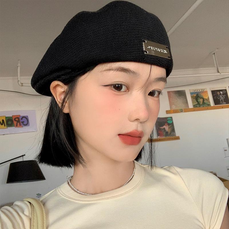 Beret women's new autumn and winter models show a small face and wear a forward hat with a big head circumference black hat.