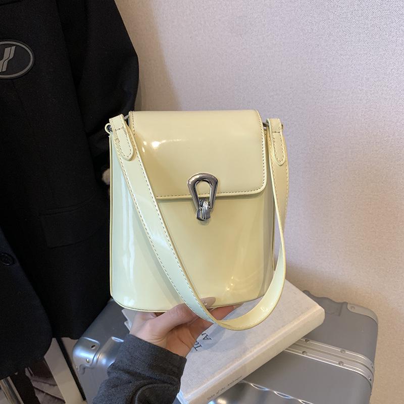 

Корейский стиль кроссбоди и сумка для通勤: Универсальная сумка-ведро через плечо, весна 2025 Direct Sale Low Price High Quality