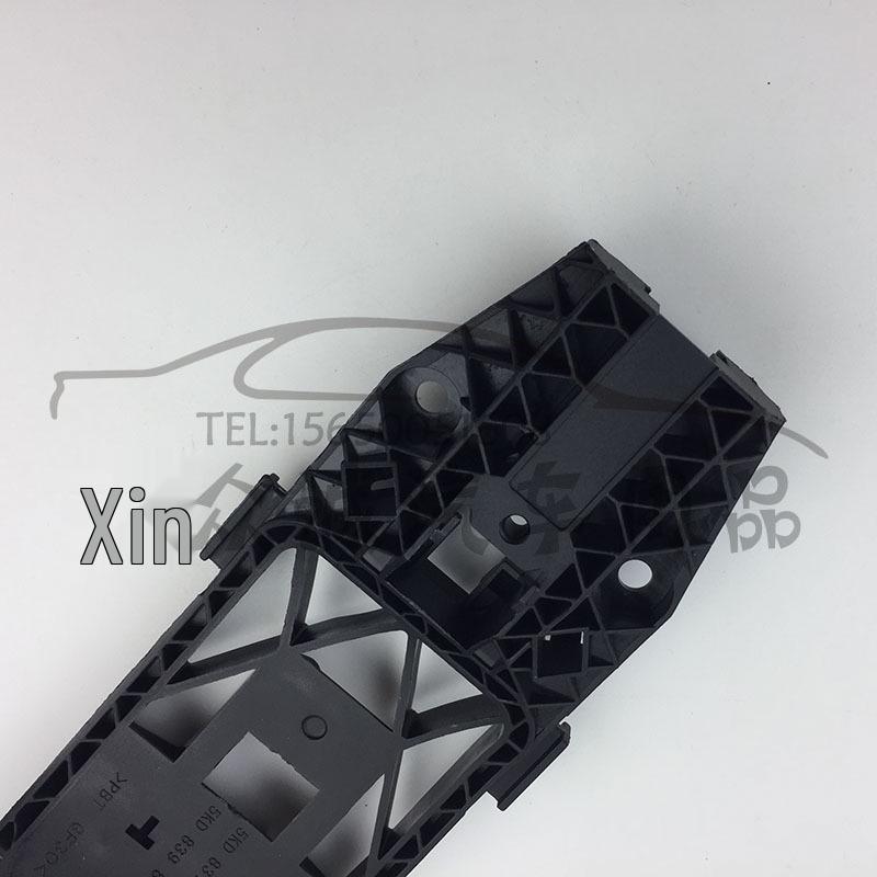 Compatible with Volkswagen Jetta, Santana, Passat Exterior Door Handle Bracket 5KD837885A.