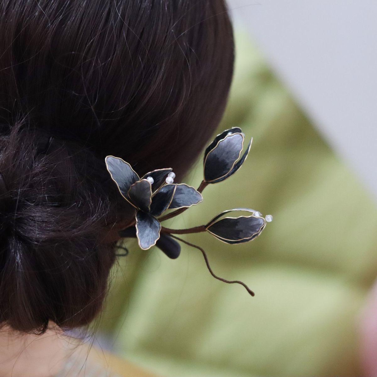 

Чернильная сандаловая заколка для волос, цветок из шелкового бархата, заколка для волос в национальном стиле, заколка для волос для ципао, заколка для волос, украшения в древнем стиле Sandalwood hairpin