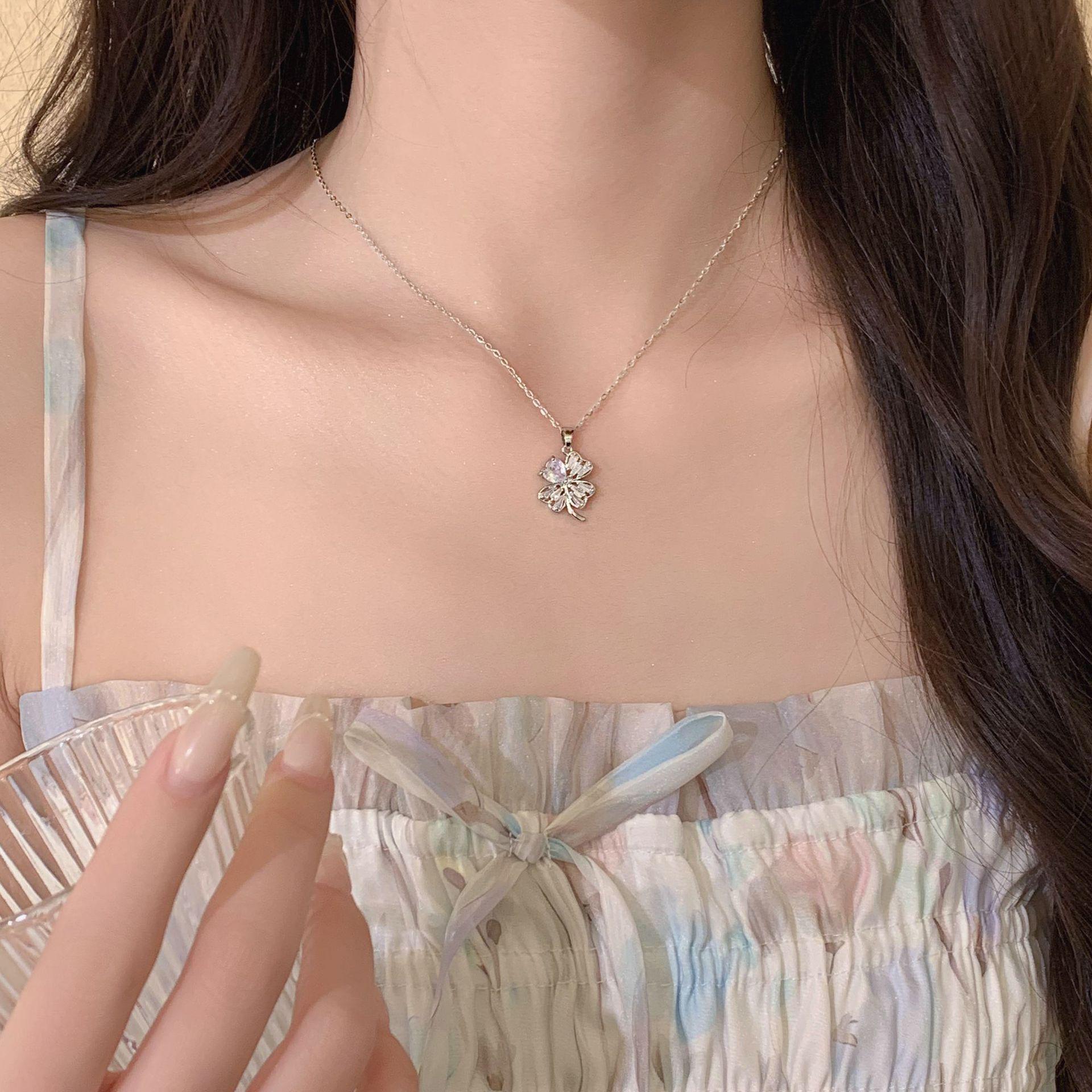 Personalized Clover Necklace: Trendy Zirconia Clavicle Chain for Women