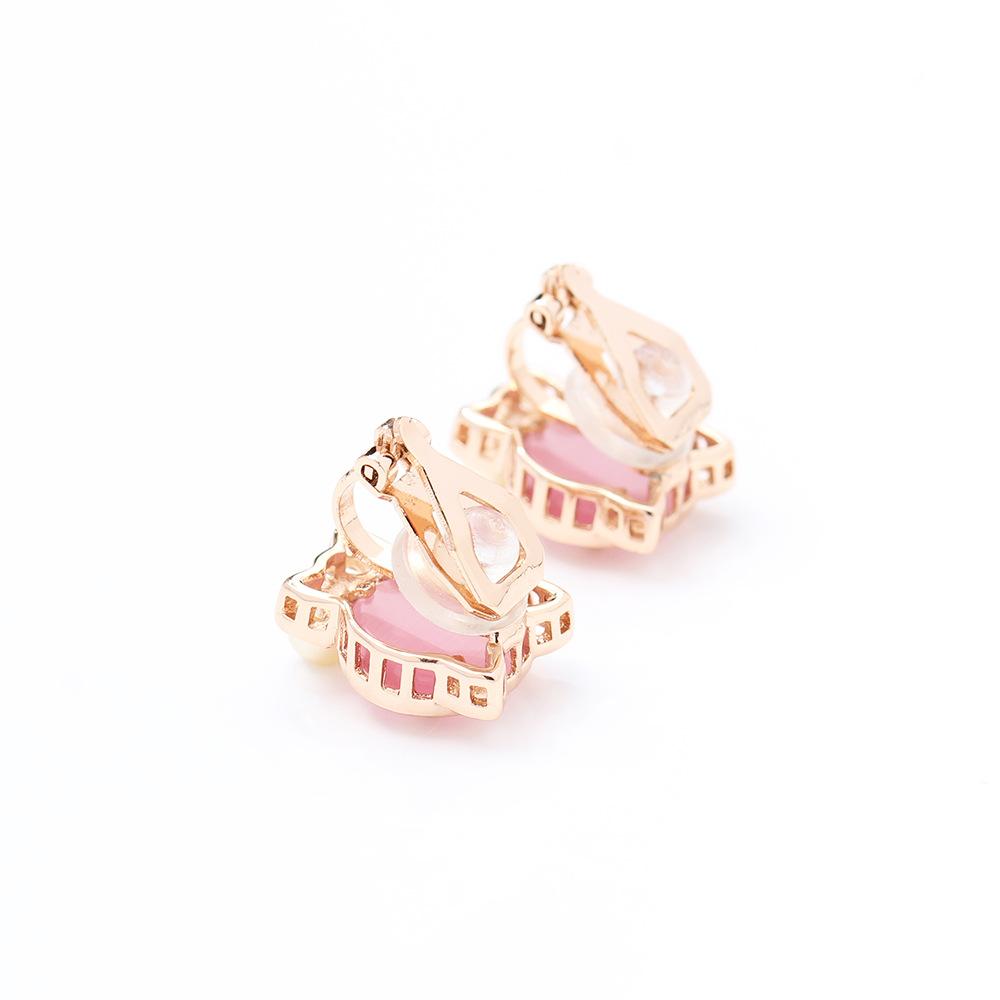 Cute and versatile cartoon gold-plated cat stud earrings artificial cat's eye stone powder white two-color ear clip no ear piercing earrings for women