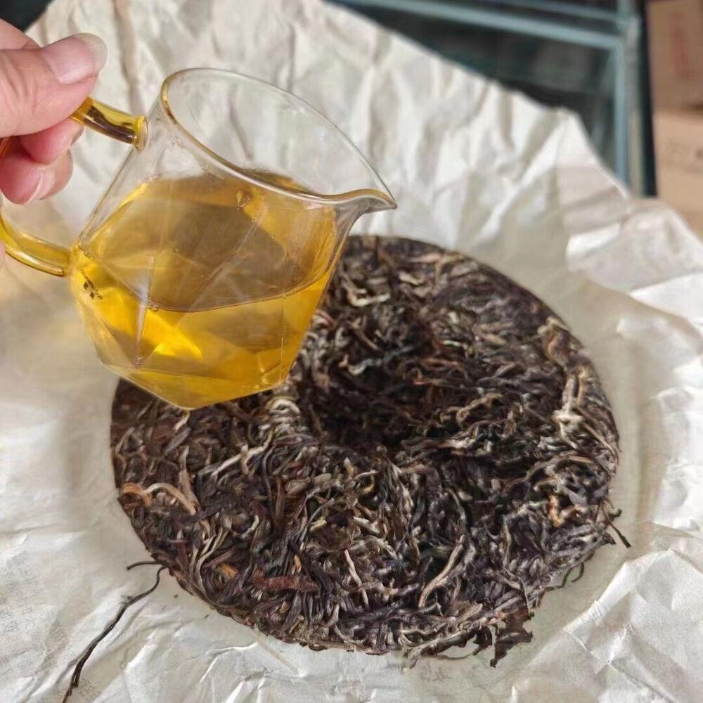 357g Yunnan Raw Pu-erh Tea Cake Gongnong Peacock Sheng Puerh Tea Pu'er Raw Tea