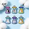 Cartoon Katze Brosche Emaille UFO Metall Brosche, Aliens Raumschiff Kätzchen Abzeichen Pin, Kleidung Tasche Schals Hut Zubehör für Männer Frauen Reversnadel