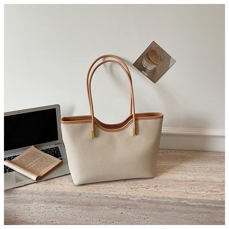 2026 Summer Fashion Trend Large Simple Texture Tote Bag with High Capacity