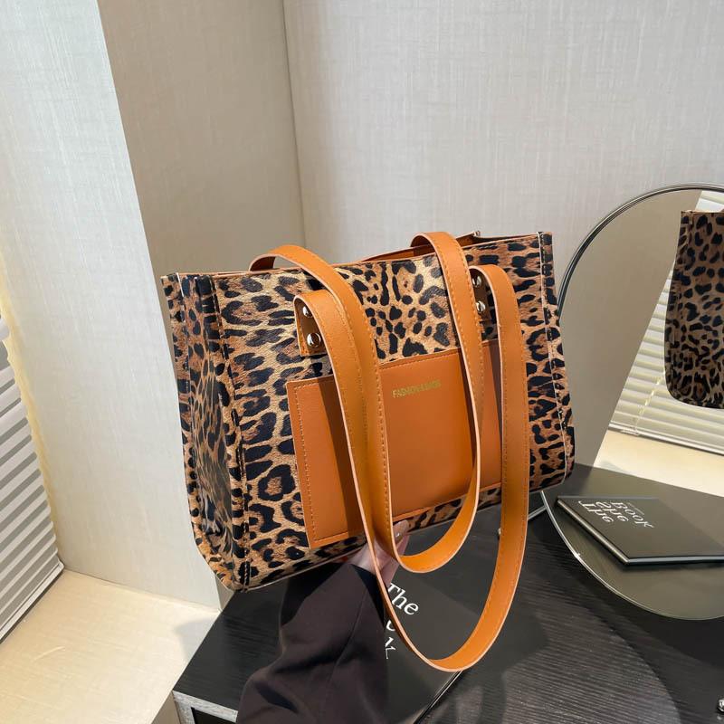 Beautiful Large Capacity Tote Bag For Women With Striped Design Ideal For Daily Outings Shopping And