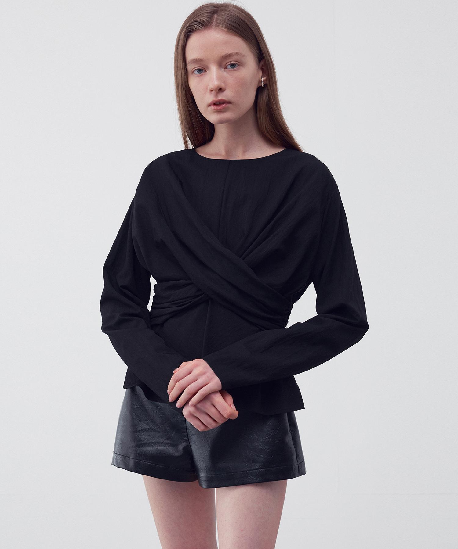 Блузка Rie с закрученным драпированием Черная Black/S_M