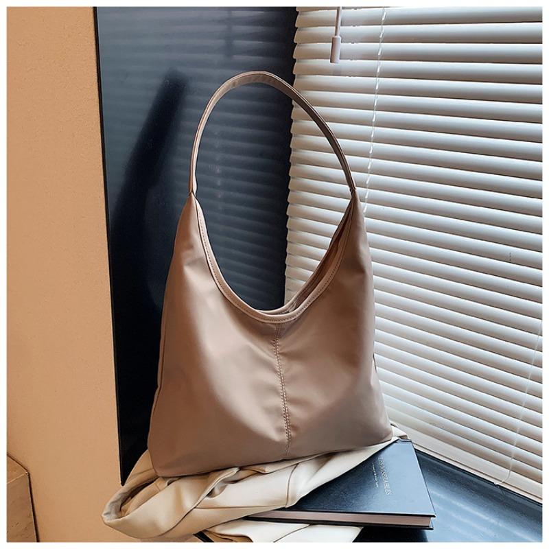Spring New Large-capacity Practical Fashion Bag Textured Commuter Retro Versatile Shoulder Messenger Bag