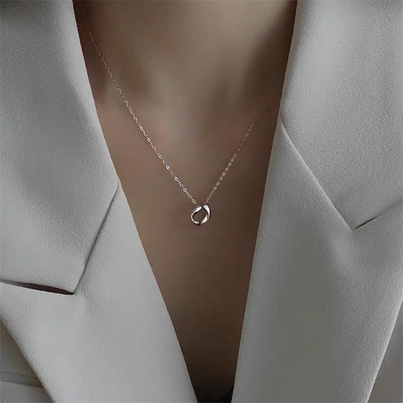 Mobius Ring Necklace: Women's Summer Luxury, Niche Design, High-End Feel, 2023 New Simple Clavicle Chain, Ins Style.