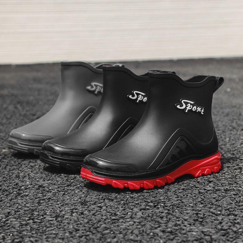 Thickened short rain shoes for men are non-slip, anti-wear and wear-resistant, and fleece to keep warm.
