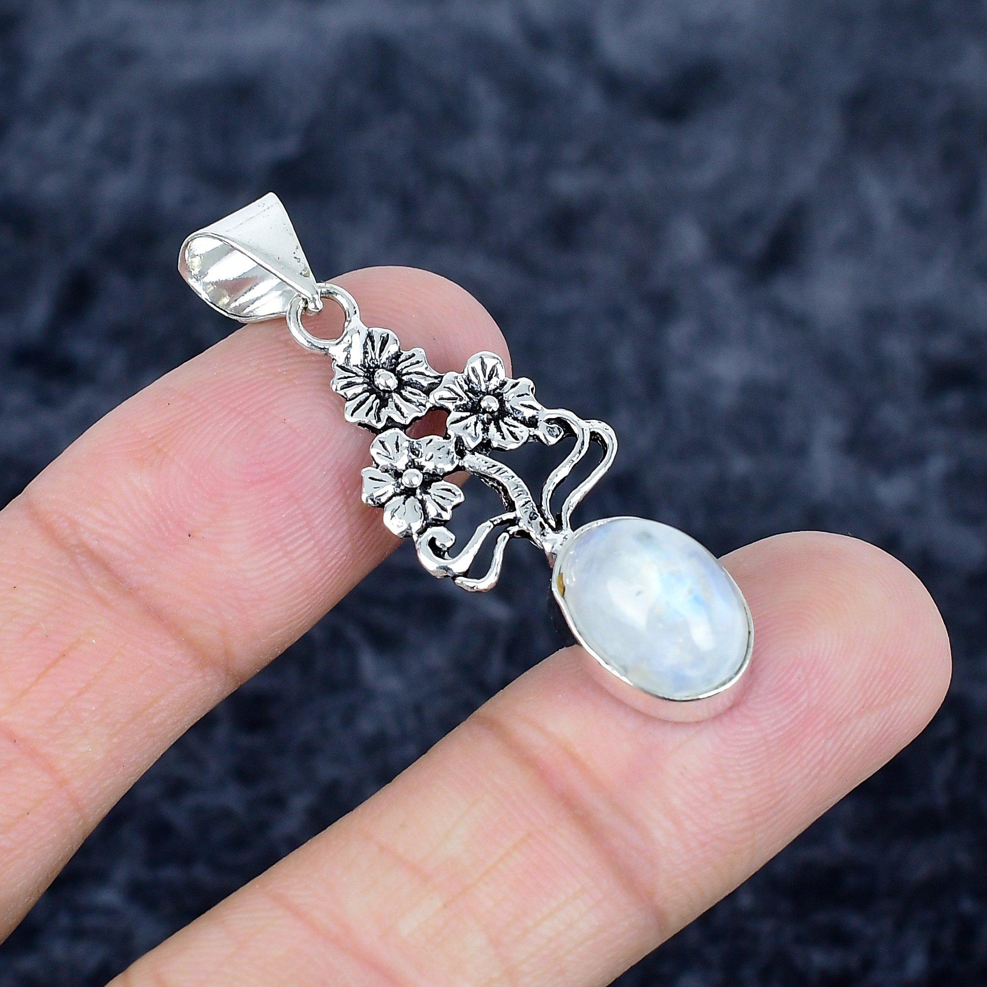 

Rainbow Moonstone Gemstone 925 Sterling Silver Jewelry Pendant 1.77 MM-3412