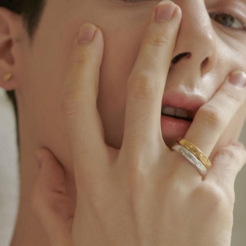 Aphrose Sea Otter Two-Tone Ring (Silver)