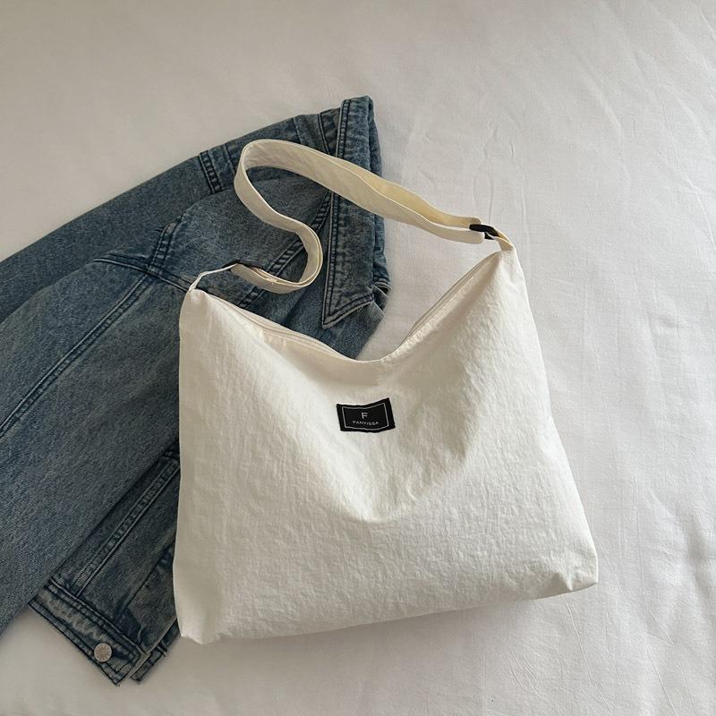 

Simple and casual design, large-capacity waterproof nylon bag, shoulder bag, women s lightweight literary commuter tote bag