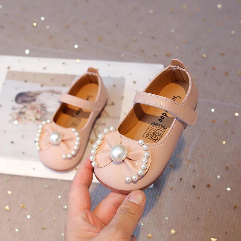 

Повседневные балетки для маленьких девочек, средние и большие дети, кожаные туфли с жемчужной вышивкой и бантом, принцесса, милые, шикарные, мягкое качество, весна 21 розовый