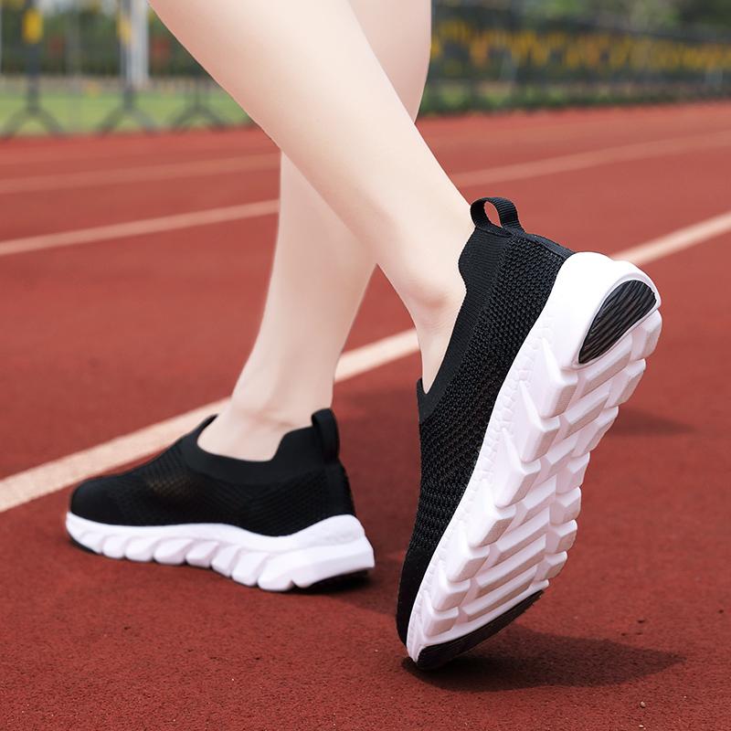 A new slip-on casual shoes mesh cloth breathable fashion soft sole outdoor sports students light running shoes